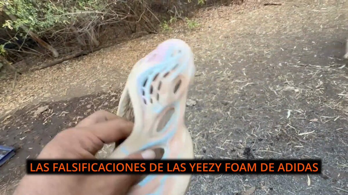 🤡¡OTRA MENTIRA de PACO SANZ SHOW! Donde ayer dije digo, hoy digo Diego... Lo de "ya no voy a usar más Crocs" porque ahora tengo mis SUPER CHANCLAS CUTRES COPIADAS A ADIDAS, pues resulta que no va a ser... Miente SIN PARAR, pero ya encima cae tan bajo que se arrastra por perras🤣