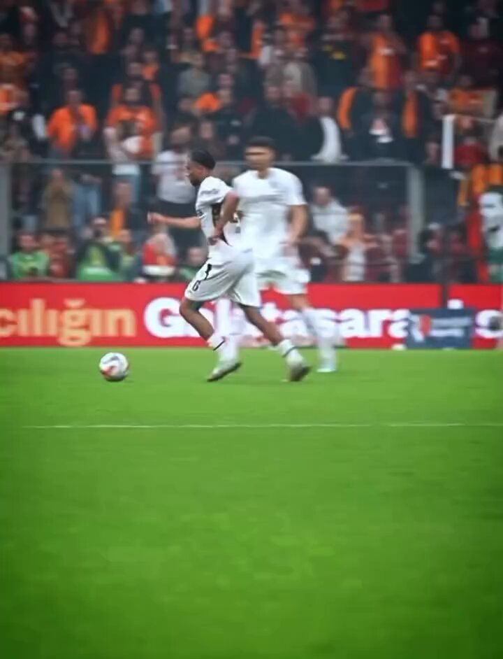 Christ Inao Oulai, 3 Galatasaraylı futbolcuyu bayıltıyor 🥱