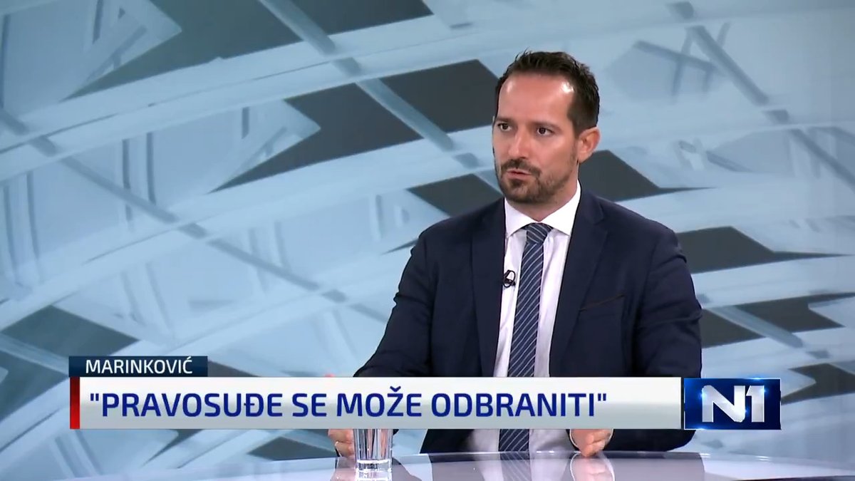 Profesor ustavnog prava Tanasije Marinković ocenio je da predsednik Ustavnog suda Vladan Petrov u svojim javnim izlaganjima nastupa u odbrani režima i kritici svih drugih koji su opozicija. On napominje i kako Petrov daje interpretacije o pitanjima koja mogu biti ili već jesu predmet ustavnosudskog odlučivanja, što nije dozvoljeno. Tatjana Aleksic