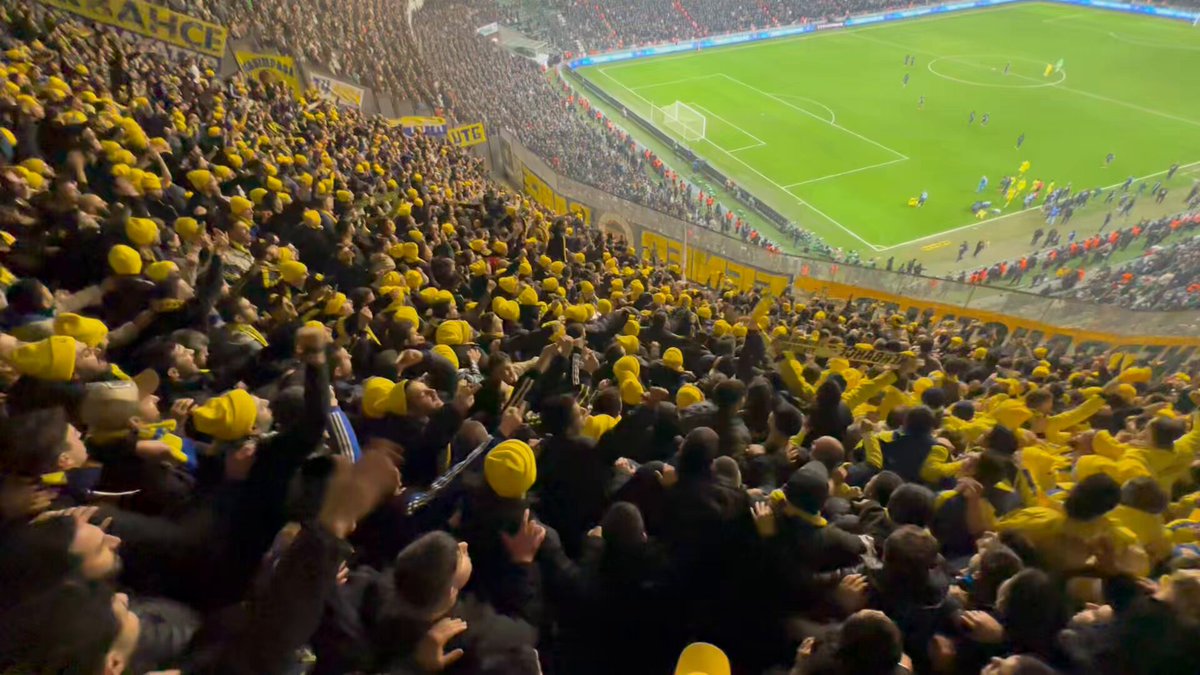 BAŞKA YOL YOK TÜM YOLLAR ÇIKIYOR SANA! #GençFenerbahçeliler