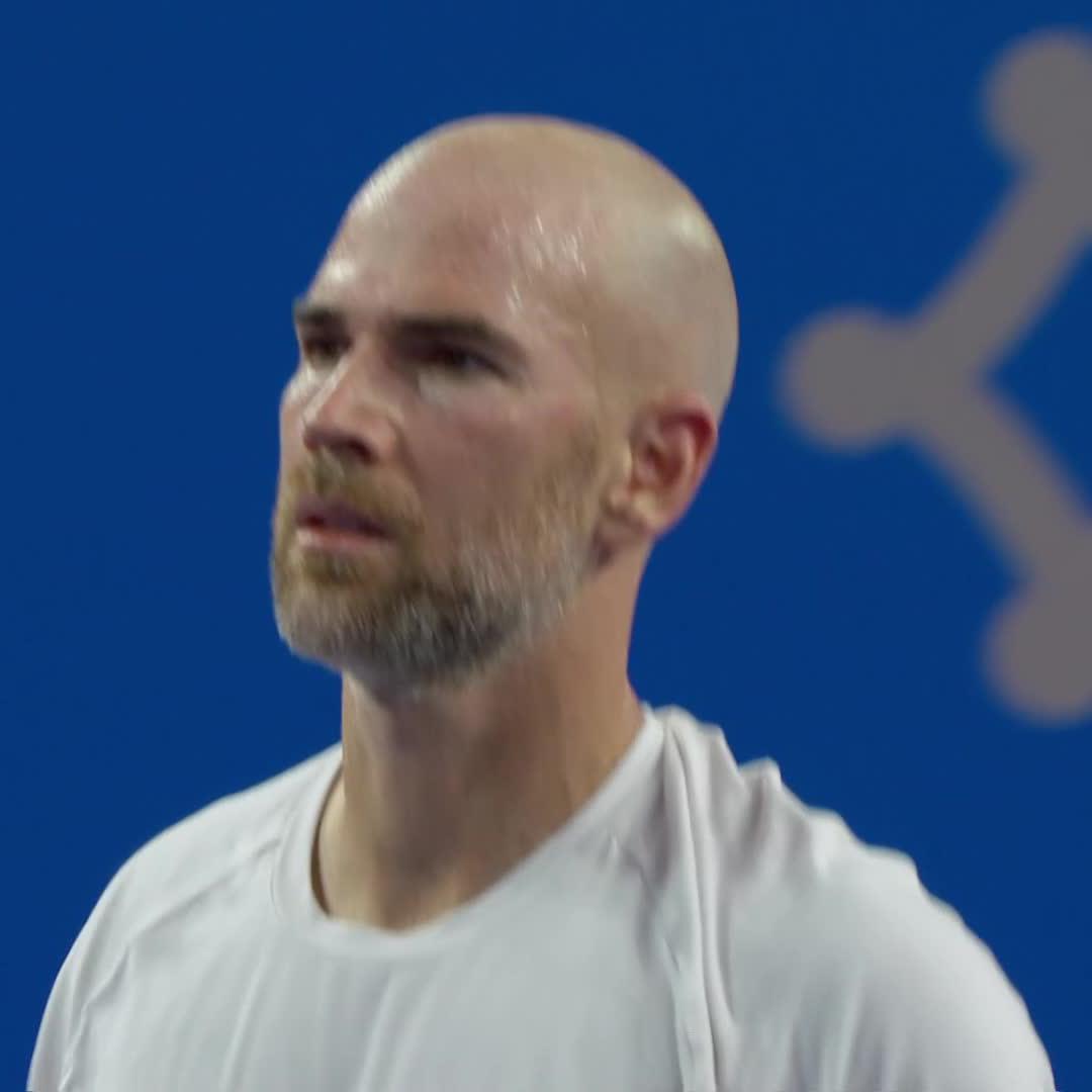 Manna piqué dans son orgueil en voyant le vieux Djokovic performer. Il se devait de revenir dans la course du GOAT. Première victoire de l'année !