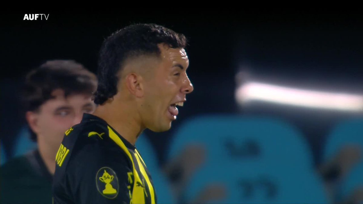 😅🤷🏻‍♂️ LE DIJO “MIRA LA CARA DE GIL QUE TENÉS” Y ¡SON IGUALES! El cruce viral entre Leo Fernández y Christian Oliva en Peñarol-Nacional.