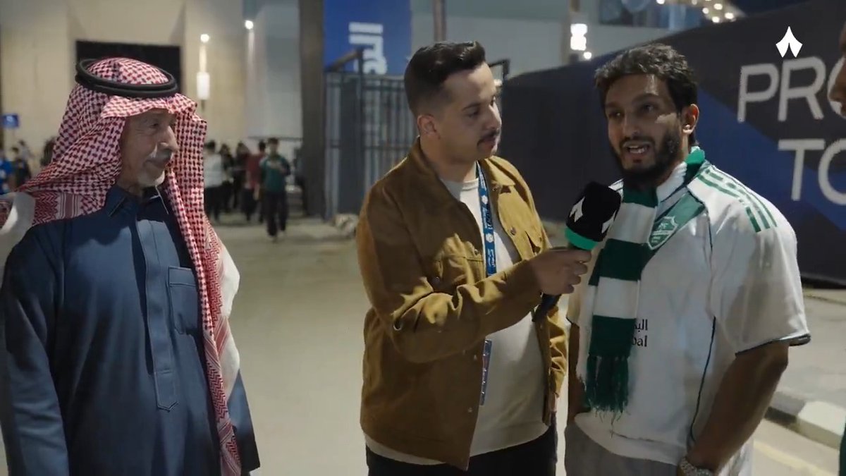 «الأهلي كان أخطر في الشوط الثاني.» — ⚽️ «توني كان مراقب بشدّة اليوم.» — 🚫 «رغم حاجة الأهلي للصفقات، ولكن الدوري سيكون أهلاوي.» — 🏆🟢 أحد مشجعين الأهلي بعد كلاسيكو #الهلال_الاهلي. 🗣️🎞️