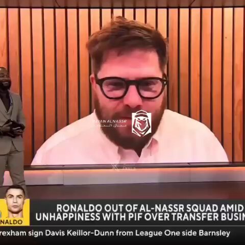 🚨🚨🚨🚨|| عاجل - الموثوق جيمس بينج يتحدث عن غضب نادي النصر و الاسطورة رونالدو من صندوق الاستثمارات العامة 😱😱😱😱💣💣💣💣: الأسطورة رونالدو لم يلعب مباراة الرياض لأنه غير راضي عن تصرفات الصندوق مع #النصر، أي أن مسؤولي الصندوق لم يدعموا فريقه. الأسطورة رونالدو غاضب وغير راضي عن انتقال كريم بنزيما من الاتحاد إلى الهلال ولم يتقبل هذا الأمر. الأسطورة رونالدو حاول التمرد كمحاولة منه لأن يقوم الصندوق بدعم النصر قبل إغلاق الميركاتو ومحاولاته فشلت. نادي النصر مستاء كذلك من الصندوق بسبب أن الهلال حاول أخذ رونالدو منهم في الصيف ورفض الأسطورة الانتقال للهلال.