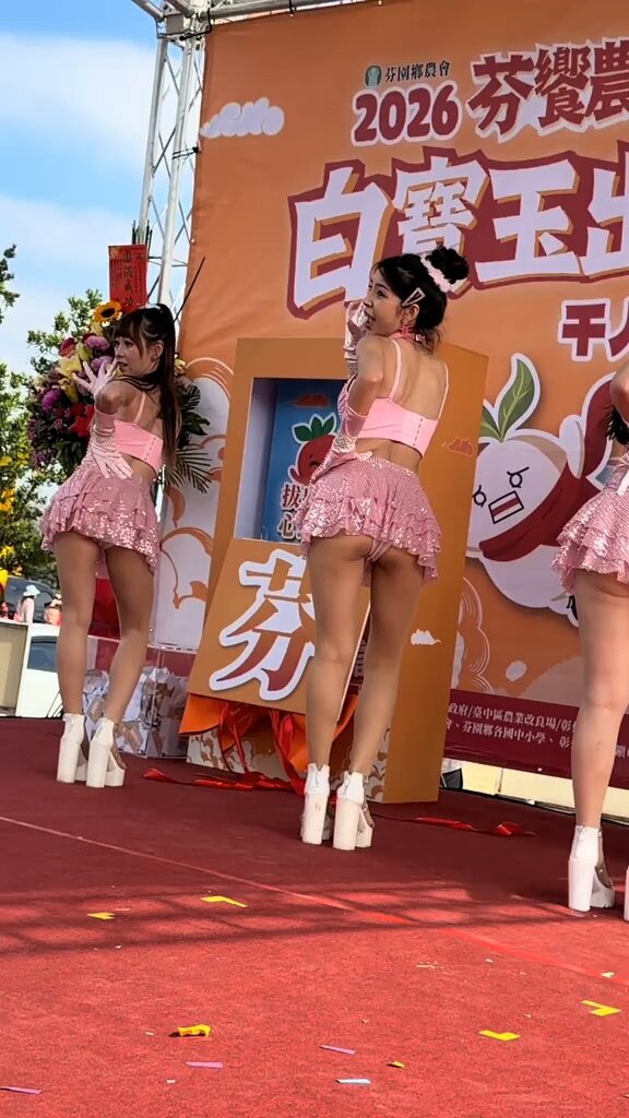 未经思想改造的，半封建半殖民地的旧中国， 亟待解放。
