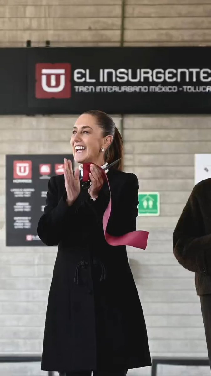 Inauguramos el último tramo del Tren "El Insurgente", que conecta la Ciudad de México y el Estado de México; finalmente saldamos una deuda histórica. En contraste con el periodo neoliberal, recuperamos espacios públicos e integramos las zonas populares a un transporte de primer mundo. La Cuarta Transformación sí cumple.