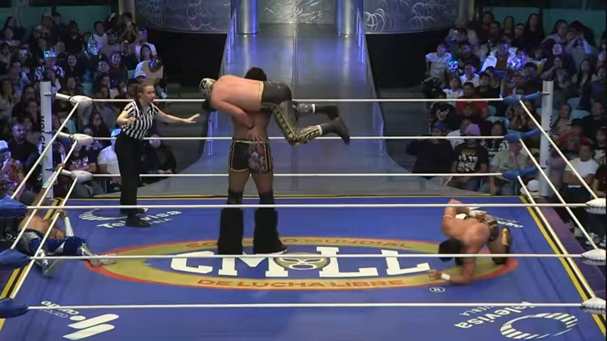 ¡Victoria y racha intacta en México! Mansoor y Masón Madden recurren a las malas artes para imponerse ante Xelhua y Star Jr. Sigue los pormenores de la función de #LunesClásicoCMLL en nuestro Twitter Oficial: