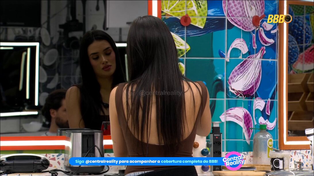 Maxiane fala sobre Ana Paula: "Eu tô tranquila porque eu não tô errada, tá ligado?" Brigido: "Você tá mandando bem demais!" Maxiane: "Eu não fiz nada de errado, não retruco ela fazendo as coisas. Ela vira um poste pra mim!" #BBB26