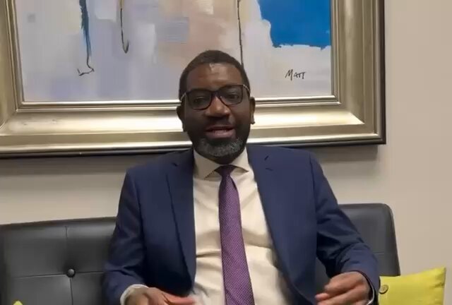Daprè mèt Frandlay Julien, yon jij federal bloke desizyon administrasyon Trump te pran pou mete fen nan TPS ayisyen.”Amerique.info7