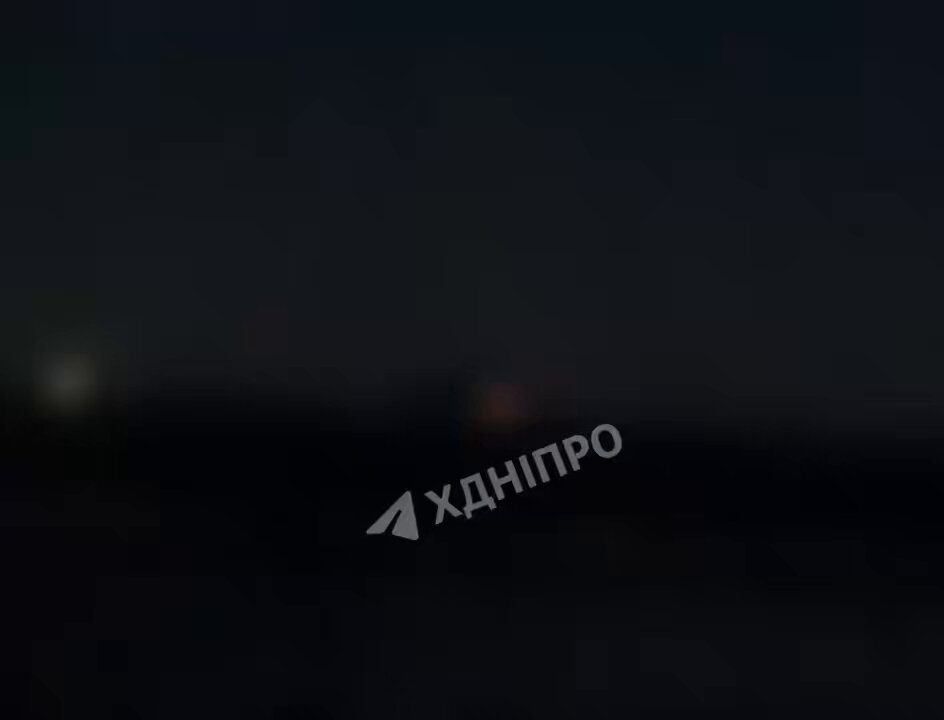 Rare footage of 4 Iskander ballistic missiles arriving one after another in Dnipro tonight