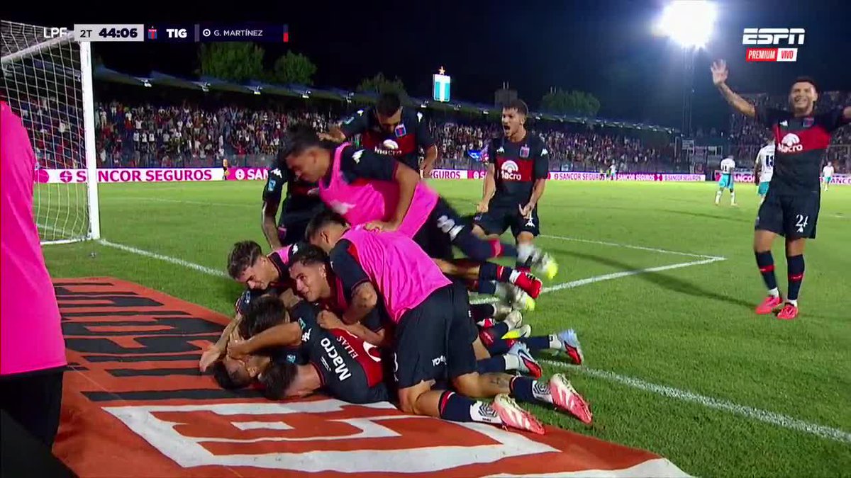 🤯🇦🇷 QUÉ GOLAZO DEL PITY MARTÍNEZ EN LA PRIMERA PELOTA QUE TOCÓ EN TIGRE. TIGRE 3-1 RACING. 😮💨