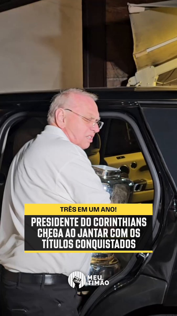 Osmar Stabile, presidente do Corinthians, chegou ao jantar de comemoração da Supercopa Rei com os três títulos conquistados pelo Timão no intervalo de um ano. 🎥 Gustavo Lima / Meu Timão 🔴 Apoio: KTO Brasil – Jogue com responsabilidade (+18)