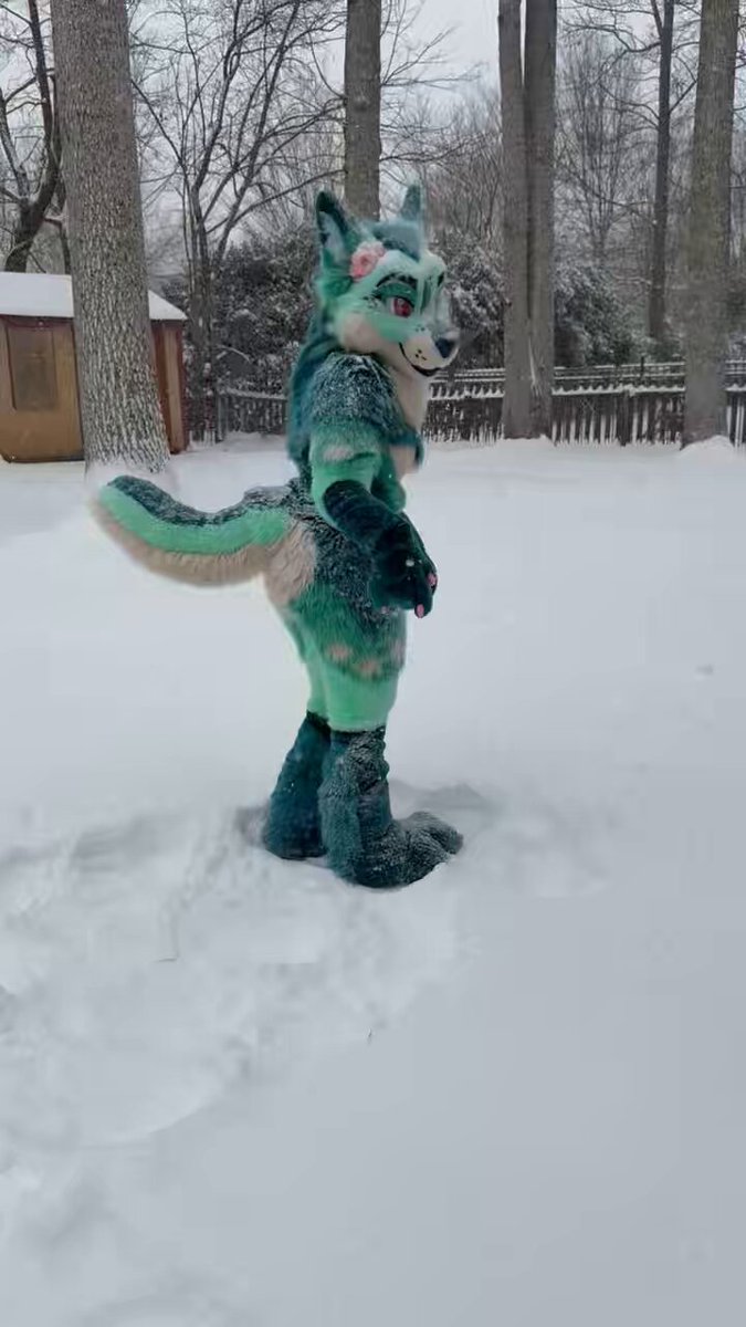 SNOW SNOW SNOW!! fashion show! SNOW!