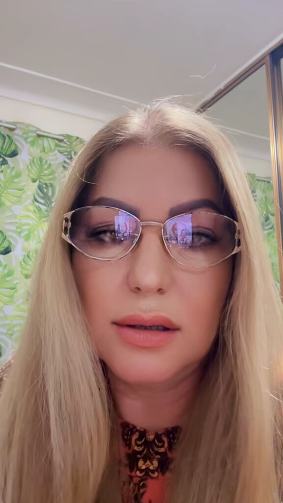 ماني عارف هالحيوانه هي لبنانية او سورية ولكن شباب الخليج حقيقيين ومدافعين عن اوطانهم عكسكم شبابكم اشباة نسائكم ,عطيني دولة واحد قاومت المحتل غير الجزائر وليبيا والكويت وقدمت الكثير من الشهداء ياقندرة وبعدين اتهمينا رجال من ورق للعن ابو من عطاج جوال. #اذلفي_يانعال