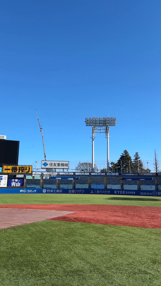快晴☀️ 神宮球場もキャンプイン・開幕に向け準備中です🏟️ #神宮球場 #jingustadium