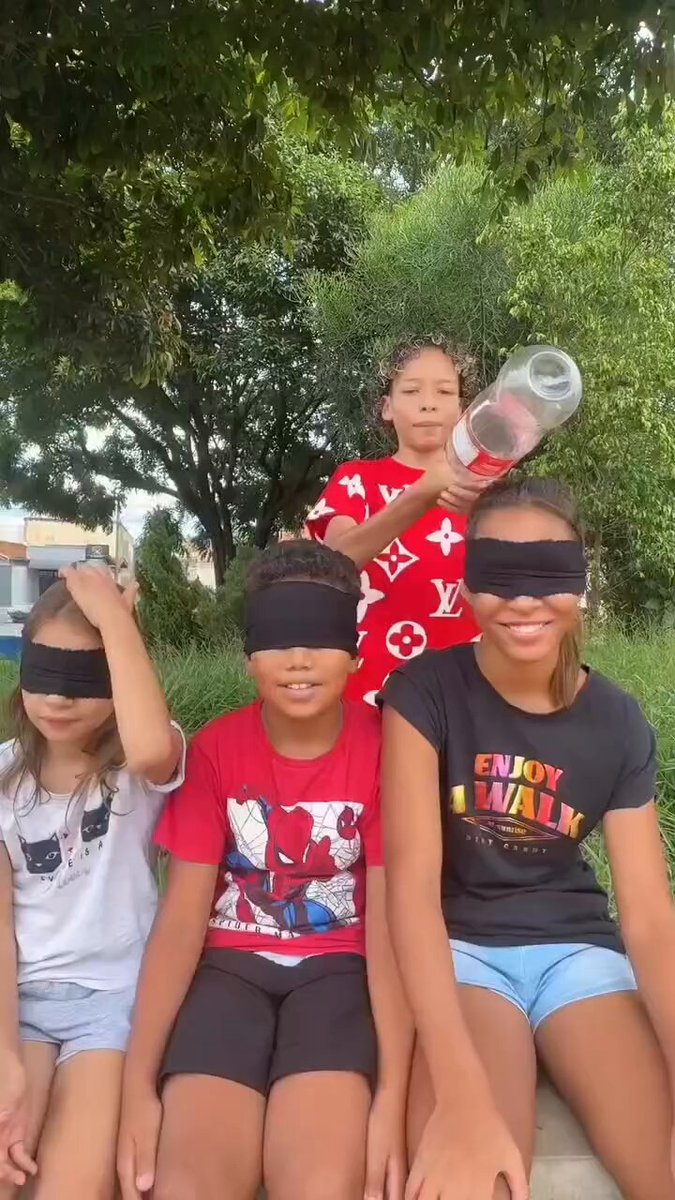 brincadeira bem saudável kkkkkkkk