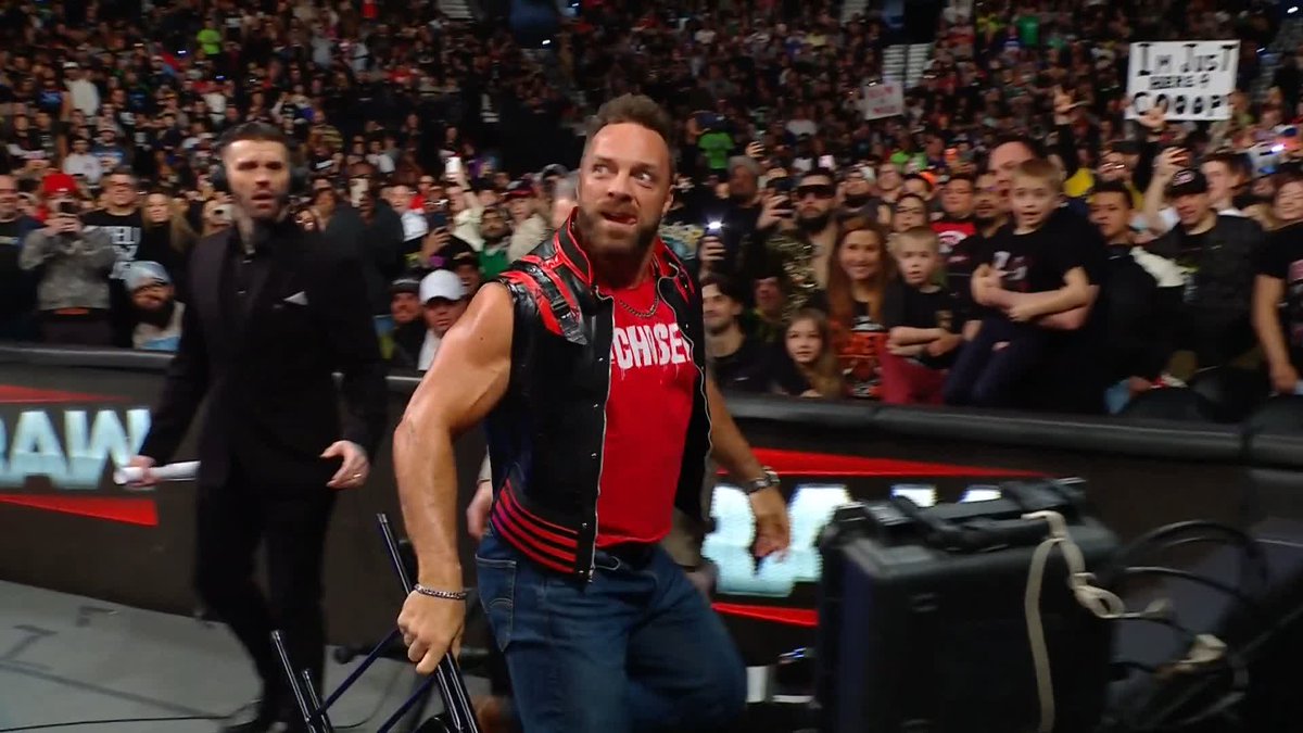 .LA Knight gets some revenge on The Vision! 🔥 WHAT A START TO RAW!