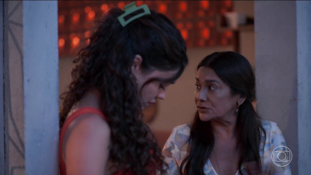 "Vou cozinhar pra voces duas. Aprendi com a Ana Maria." (Raul) "Ta mais pro louro..." (Joelly) "Louro José..." (Ligia) ISSO FOI IMPROVISO DA ALANA CABRAL, NÃO É POSSÍVEL. #Tresgraças