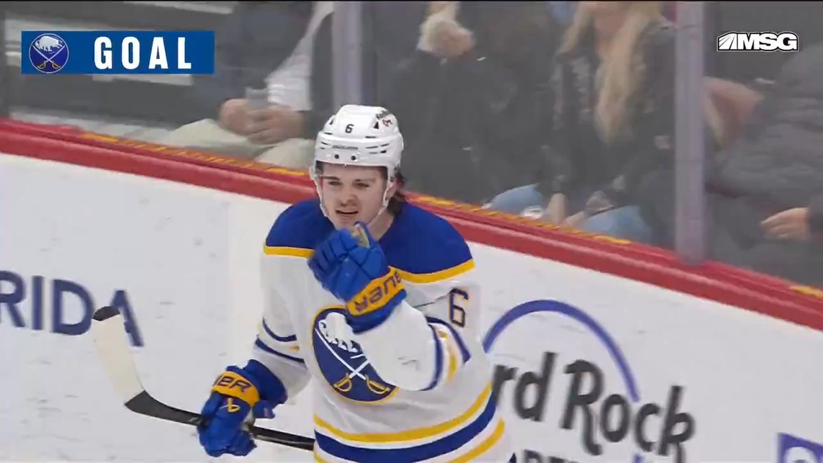 When your buddy says he’s good at goalie in Chel 🎮