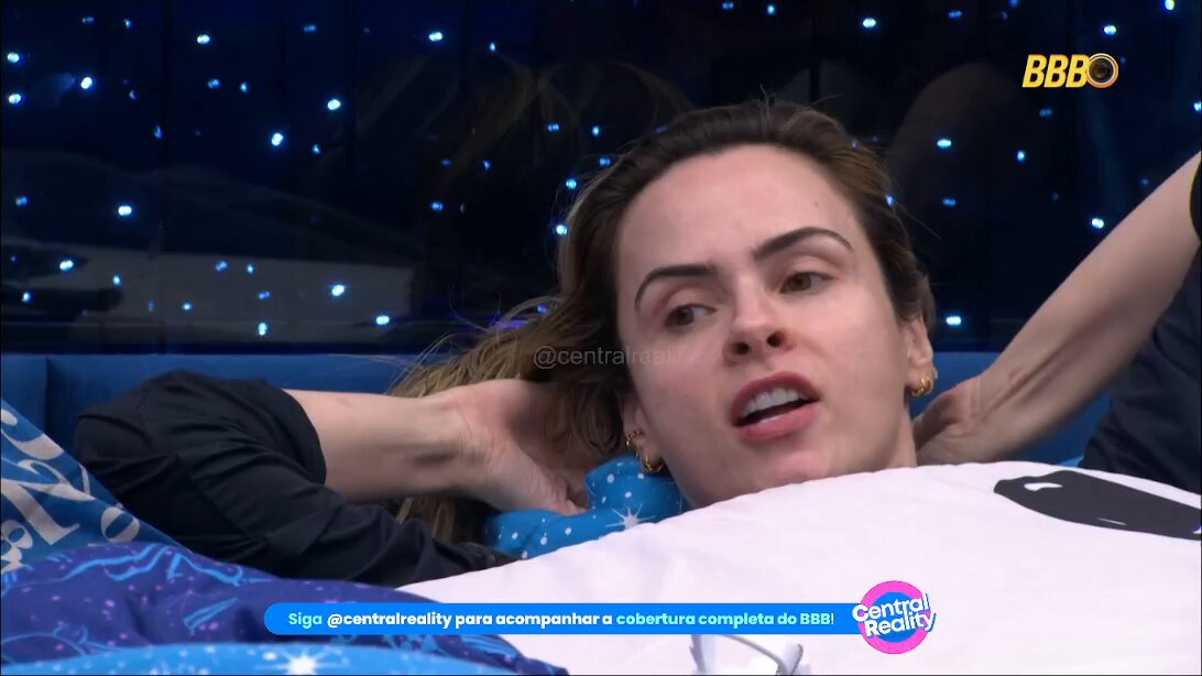 Milena falou que Jonas entrou em contradição, pois primeiro falou que o Juliano era machista e gritava com mulher, depois ele foi falar que o Juliano se meteu na conversa para defendê-la. #BBB26
