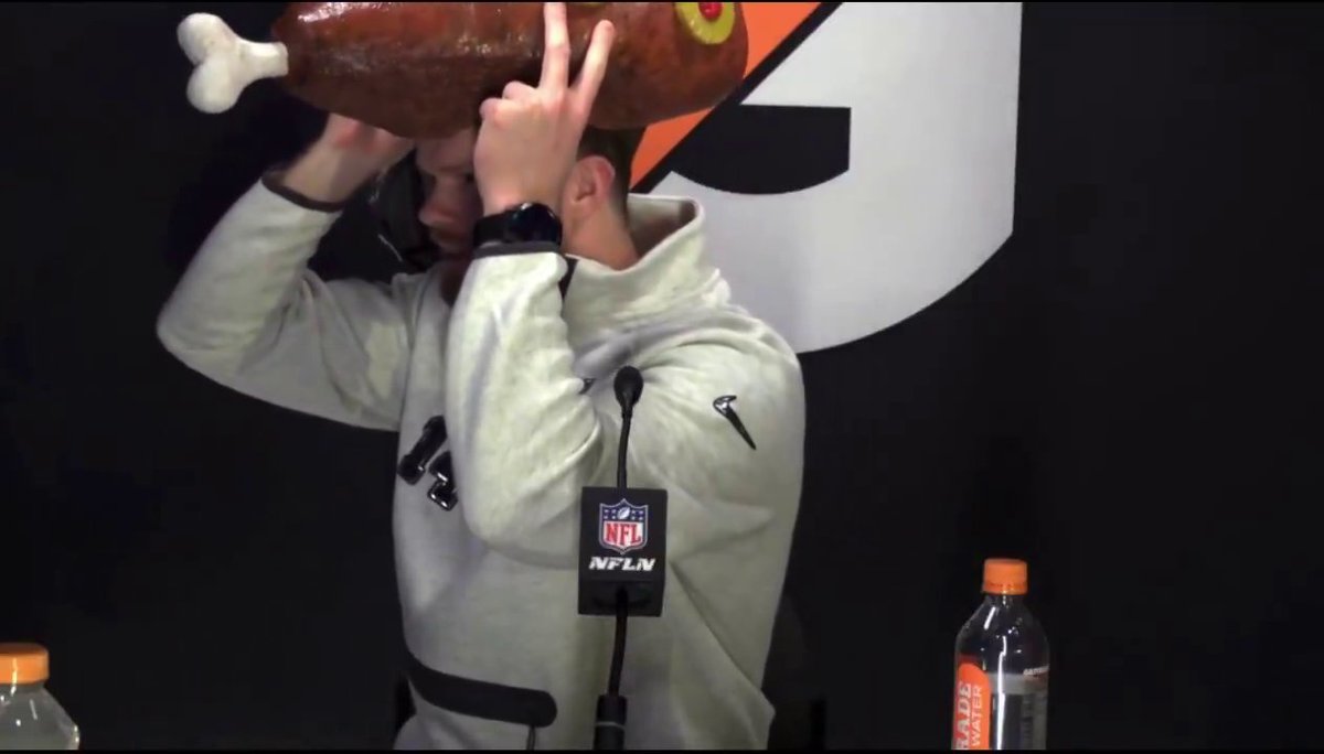 "Ham for Sam!" 🍖 This moment during Sam Darnold's press conference 😂