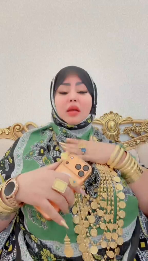 أهم شيء التواضع وحده علقت عليها قال الي عينه حارة لا يقصر معها 😂😂😂