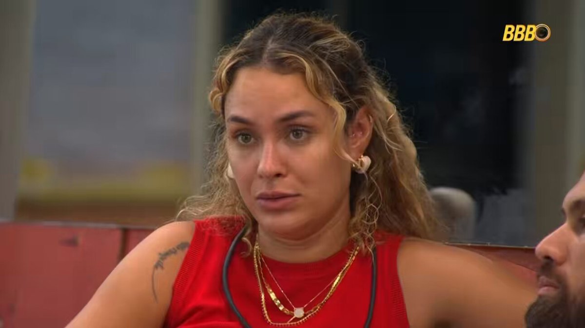 Mundo invertido? 😂 Sarah disse que torceu por Ana Paula na edição passada, mas agora ela está mirando nas pessoas erradas. Sendo que Ana só rebate quando as pessoas vão para cima dela, nunca precisou caçar rivalidade à toa, igual a própria Sarah adora fazer! #ForaBrigido #BBB26