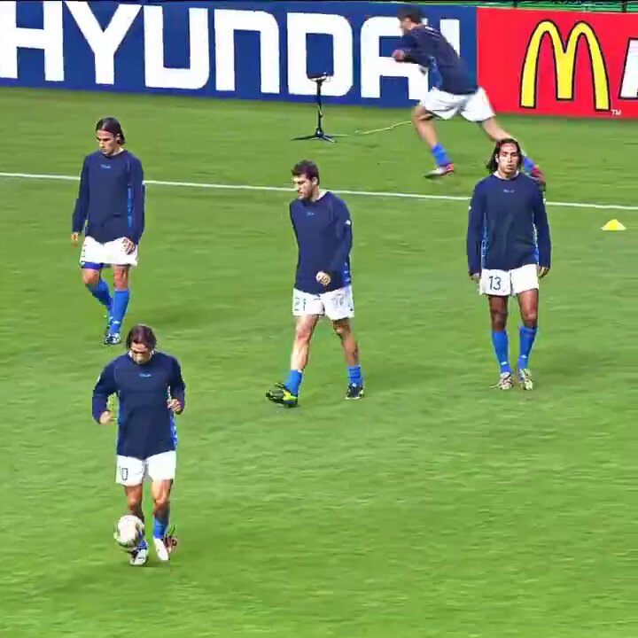 لا وشم، لا قصات شعر غريبة، لا لاعب أصلع، لا وسائل تواصل اجتماعي . لا نفخ اعلام 🇮🇹 كان هذا المتخب الإيطالي استثنائيًا .. واقوى تاريخيا في جميع المراكز 🔥🇮🇹 #SerieAEnilive #ايطاليا