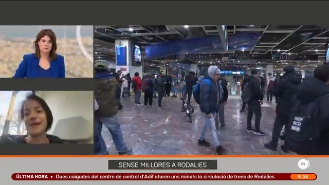 "Soc una gran defensora del transport públic, però des de fa una setmana i mitja m'està costant molt." La Rosa Maria Martínez porta 1 hora aturada a l'interior d'un tren i denuncia que "el pitjor és la desinformació" #Matins3Cat