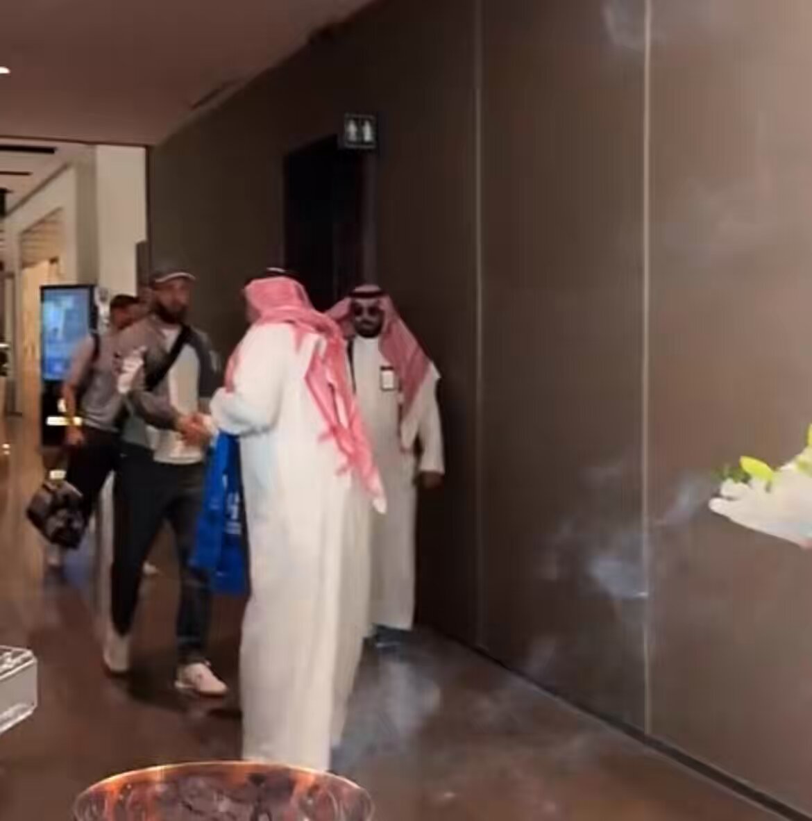 🚨🎥 من وصول الأسطورة بنزيما إلى الرياض ☝️💙