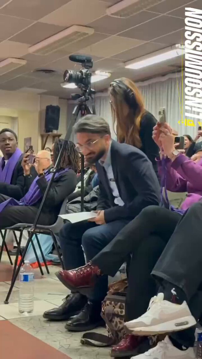 🔴 Nouveau tour de force des Insoumis à Drancy - Plus de 400 personnes pour la réunion publique de Clémence Guetté, Gokhan Unver, tête de liste insoumise et Aly Diouara Face au clientélisme de la droite et aux politiques de racket, LFI propose de mettre à bas les baronnies avec des listes garanties 100 % en rupture avec le macronisme et 100 % combatives face à l'extrême droite. Il vous reste 24 heures pour vous inscrire sur les listes électorales afin de pouvoir voter.