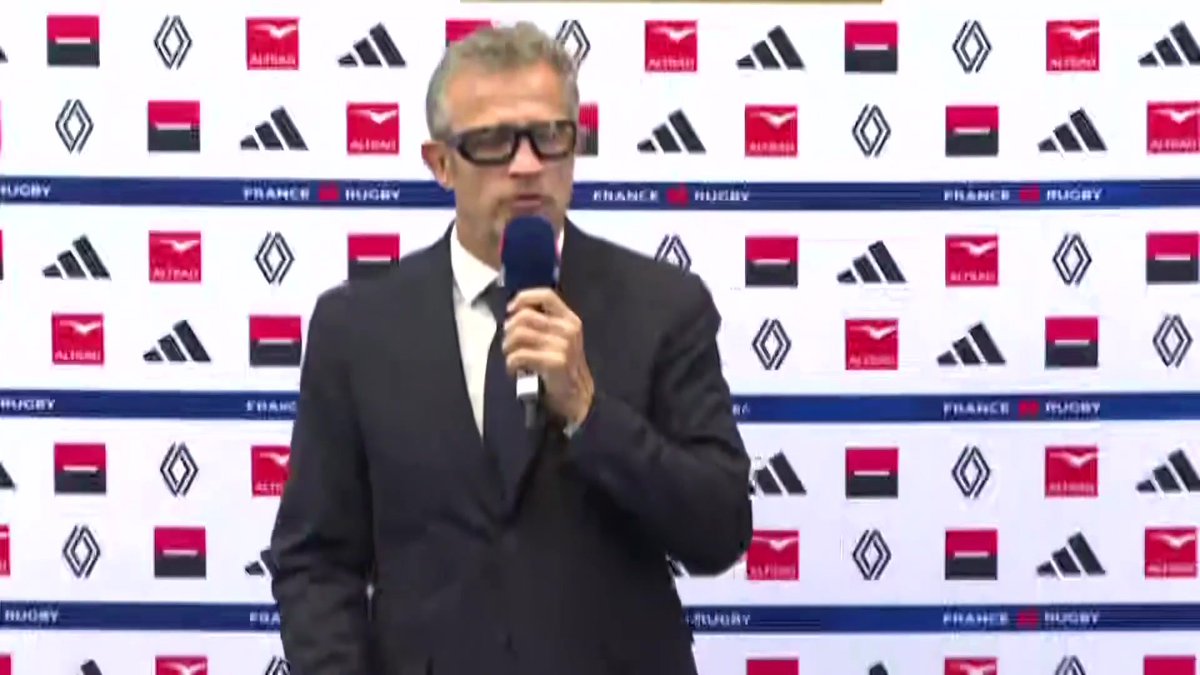 💬 Fabien Galthié : « Antoine Dupont est un plus, c’est sûr, dans de nombreux domaines. Mais cela demande aussi plus d’exigence. (…) Plus d’engagement de la part de l’équipe pour suivre son capitanat et ce qu’il va imposer collectivement. » #lequipeRUGBY