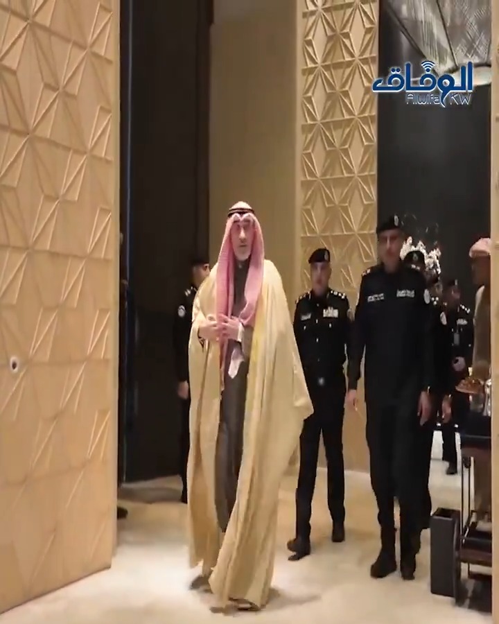 وزير الداخلية الشيخ #فهد_اليوسف: سيأتي يوم وتكون هناك «كوتا» لتشغيل المواطن في القطاع الخاص •حاجة مُلحّة لتوظيف المواطنين في «أوبر» و«كريم» •قائدو سيارات الأجرة فهم لا يعرفون اللغة وليس لديهم إلمام بالشوارع •وزارة الداخلية تُحيل أي وافد يرتكب مخالفة جسيمة إلى الإبعاد
