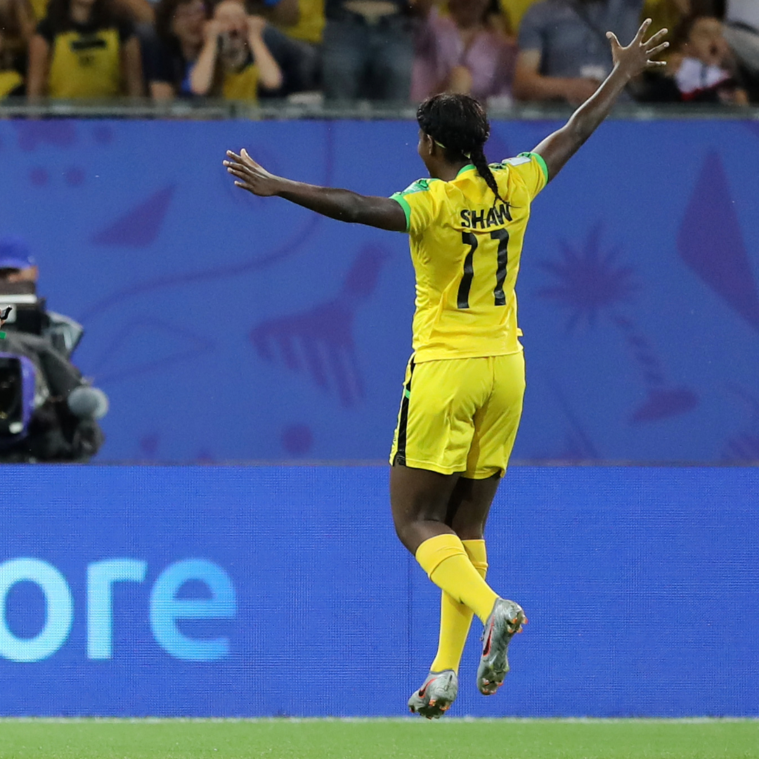 This Bunny Shaw assist. 😤 #FIFAWWC