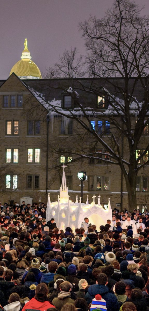 Love thee, Notre Dame 🎶 Last night, more than 1,600 Notre Dame students braved 19° temps for Mass at St. Olaf’s Chapel, built by Coyle Hall residents from the 38 inches of January snow.
