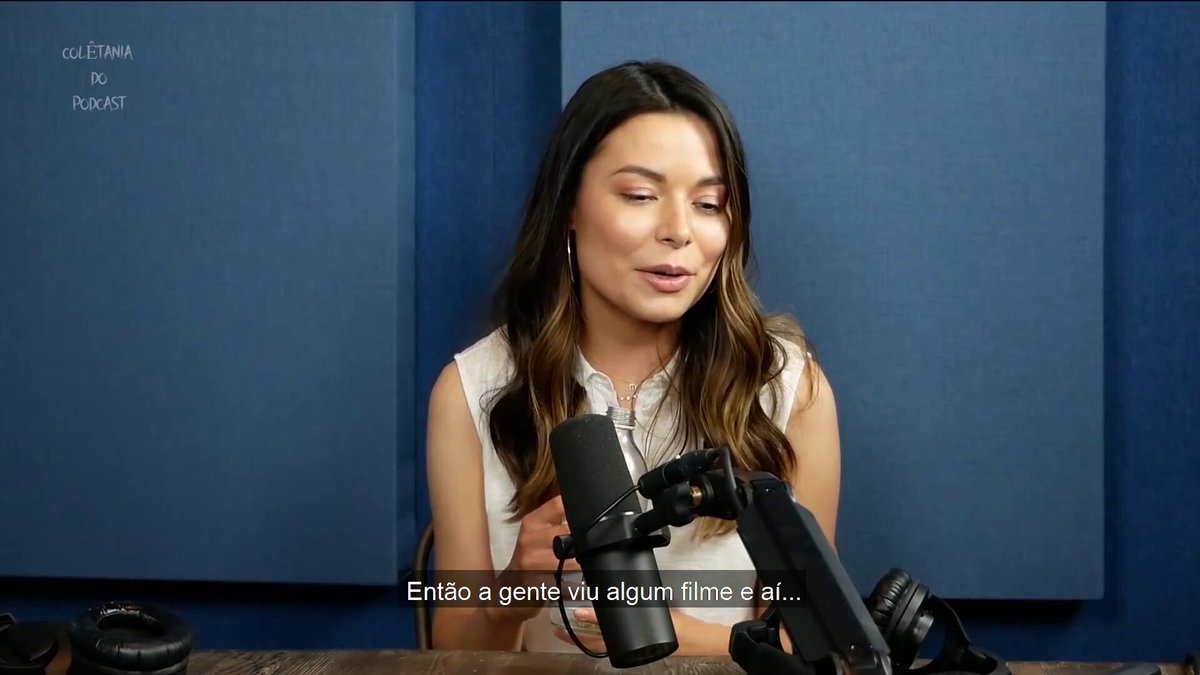 Essa história do stalker da Miranda Cosgrove é BIZARRA! O cara invadiu o quintal dela, enterrou vários objetos avulsos por dias, atirou em alguém num carro parecido com o dela, se incendiou e atirou em si mesmo... e até hoje não se sabe qual era a motivação real desse maluco.