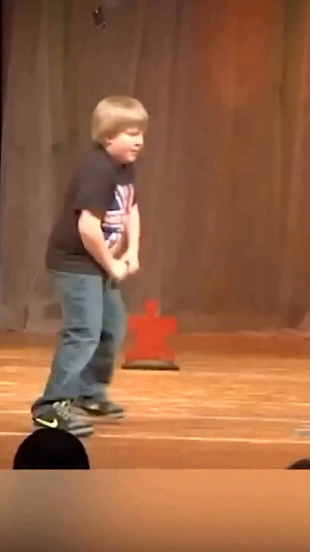 No choreography. No nerves. Just vibes. This is what Napoleon Dynamite trained for. 😎🆒😎