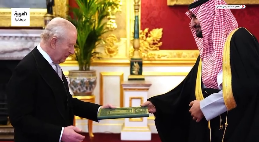 سفير خادم الحرمين الشريفين الأمير عبد الله بن خالد بن سلطان آل سعود يقدم أوراق اعتماده كسفير المملكة العربية السعودية لدى المملكة المتحدة. #العربية #بريطانيا