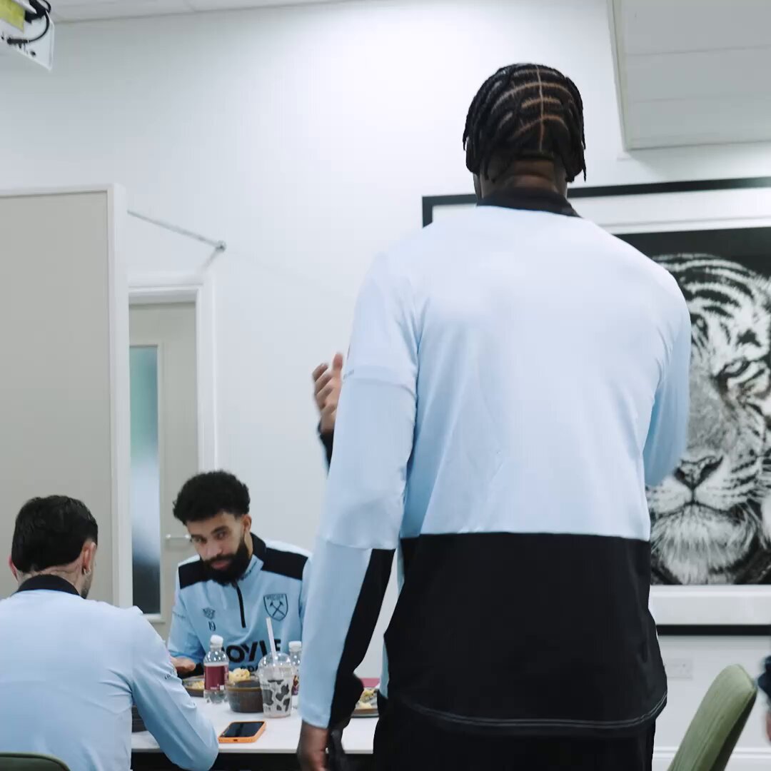 Axel's first day with the squad 🤝