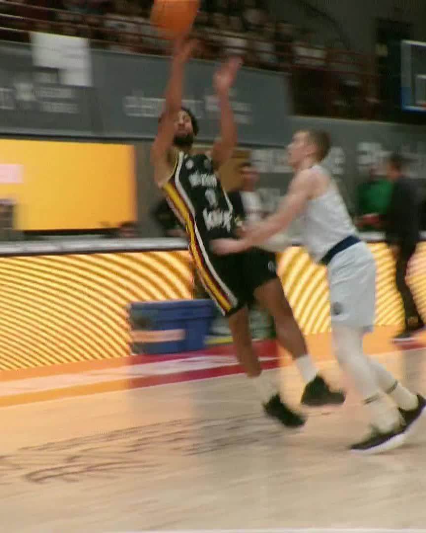 Davion Mintz is OUTSMARTING everyone 🧠💯 #BasketballCL