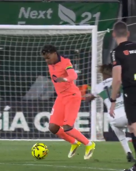 La magia de Lamine. ๐ FC Barcelona | #LALIGAHighlights