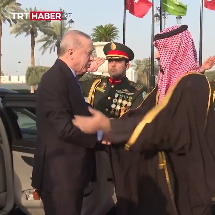 Cumhurbaşkanı Erdoğan, Suudi Arabistan Veliaht Prensi Selman tarafından Riyad'da resmi törenle karşılandı.