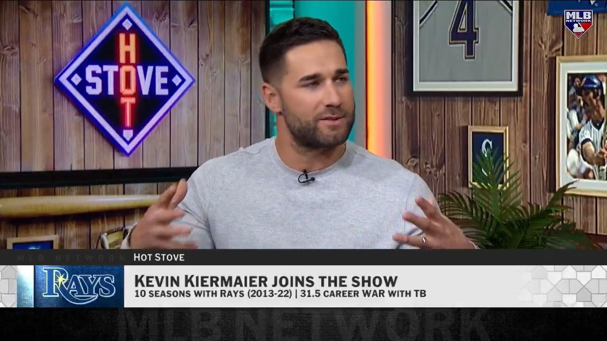 4x Gold Glove winner Kevin Kiermaier is sharing some of his center field wisdom with one of the game's most talented players, Oneil Cruz 👏 Kevin Kiermaier | #MLBNHotStove