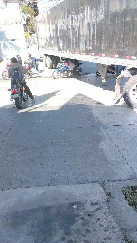 Así las cosas en ingreso a La Brigada, zona 7 de Mixco.