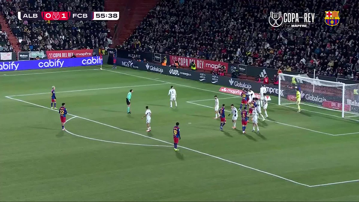 Ronald Araujo used Headbutt. It's super effective!