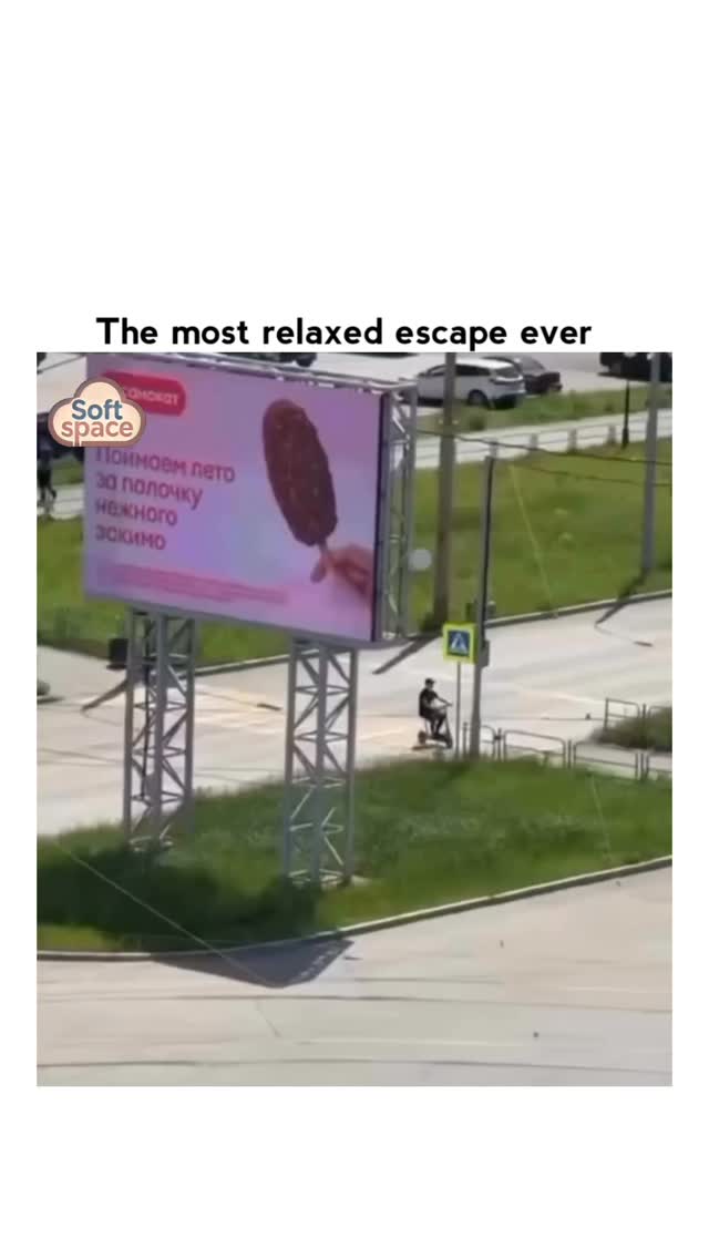 Does he even know he's being chased? 🤣