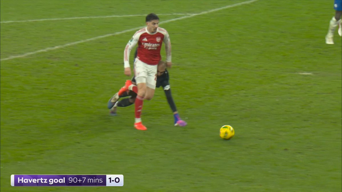 "Very classy" 👏 Jamie Redknapp and Paul Merson analyse Kai Havertz's goal against Chelsea 🔍