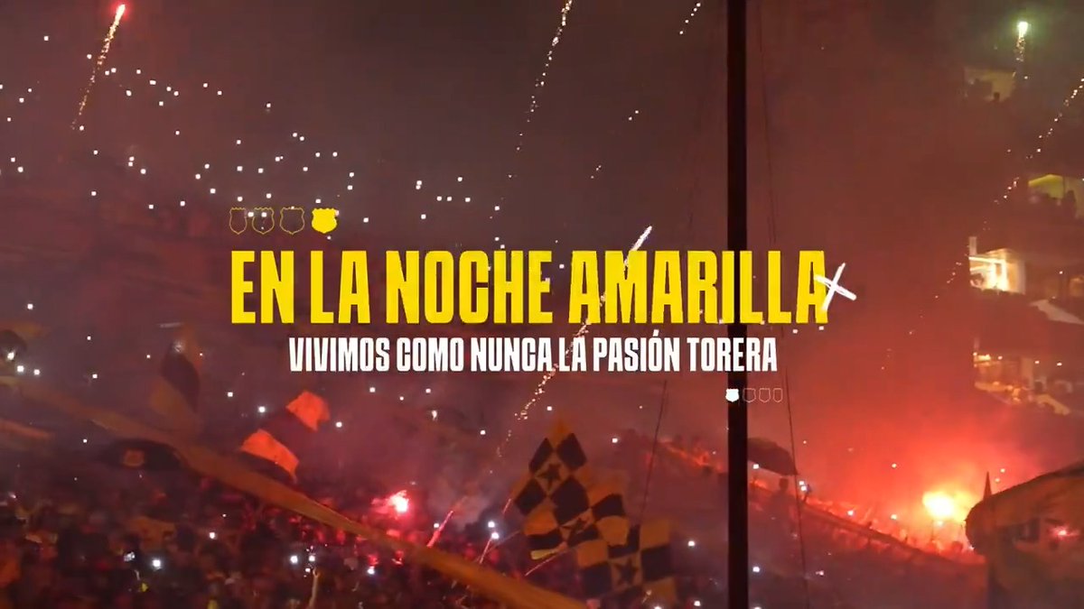 La Noche Amarilla no se miró… se sintió. Nuestros nuevos pasabolas camilo ⚡️ y benja, junto a cinco hinchas, vivieron el fútbol donde late más fuerte: al borde de la cancha. Porque cuando la pasión por @barcelonasc se vive así, la emoción se multiplica.
