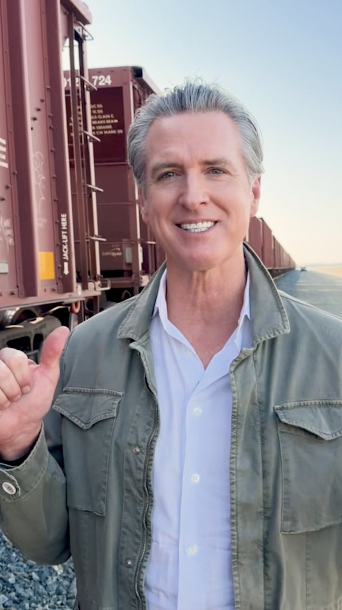 We've taken another critical step in the track-laying stage for California's CA High-Speed Rail 🚄💨 high-speed rail!