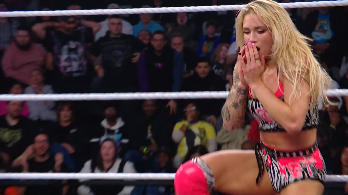OH NO 😲 Sol Ruca accidentally hits the Sol Snatcher on Zaria and The Elegance Brand retain the titles!
